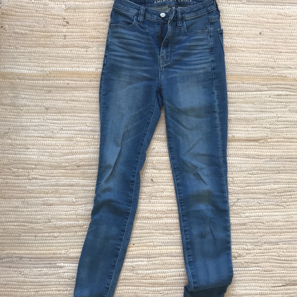 dark wash un-ripped American Eagle jeans